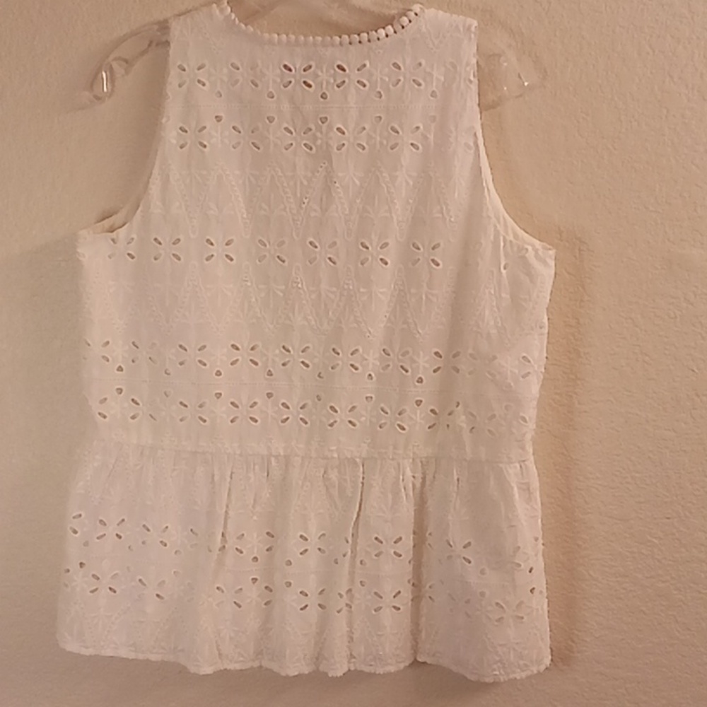 NEW LOFT Vneck Sleeveless Floral Eyelet Size M White B4 X P - Picture 2 of 10